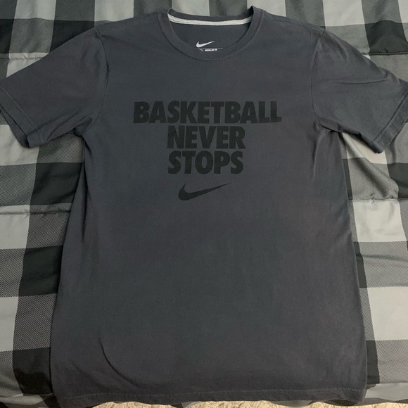 Nike T Shirt - Picture 1 of 4